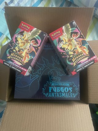 Lote Pokémon: ETB Fuegos Fantasmales y Heroes Asce
