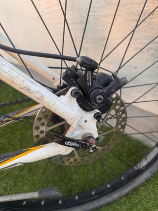 Bicicleta de montaña blanca