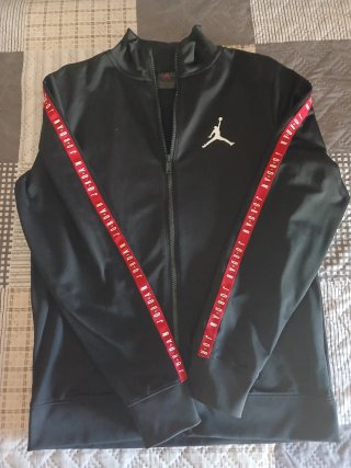 Sudadera Adidas Roja y Chandal Jordan Negro