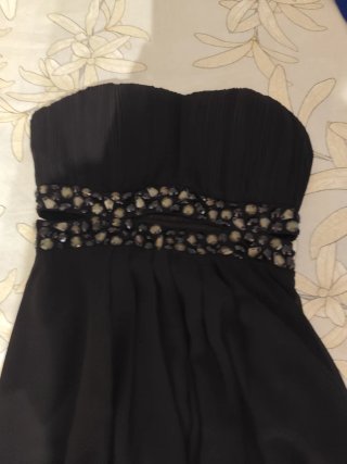 Vestido de fiesta negro con pedrería