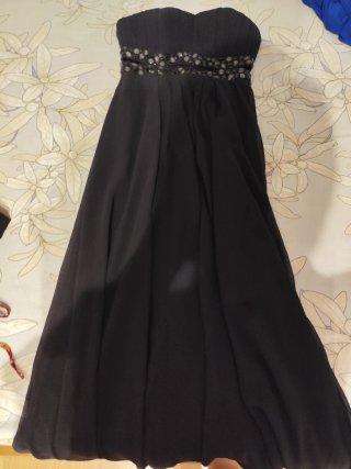 Vestido de fiesta negro con pedrería