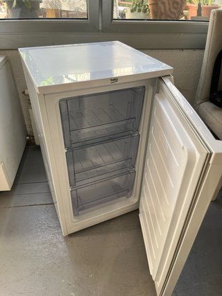 Congelador Becko bajo encimera 3 cajones