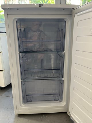 Congelador Becko bajo encimera 3 cajones