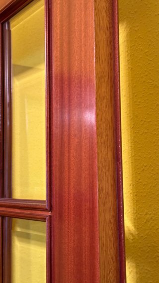 Puerta doble madera Sapeli con cristal
