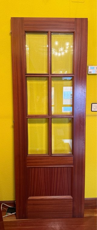 Puerta doble madera Sapeli con cristal
