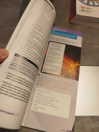 EXAM PROSPECTS 2 Student's book: libro de texto...