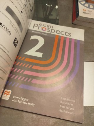 EXAM PROSPECTS 2 Student's book: libro de texto...