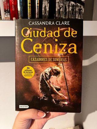 Cazadores de sombras 2: Ciudad de Ceniza