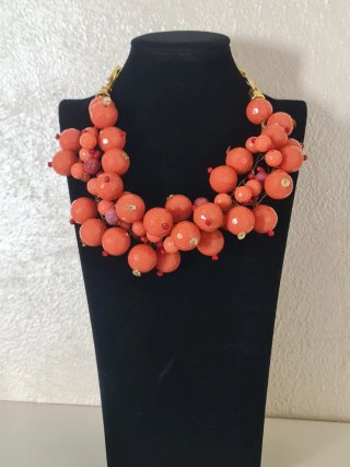 Bundle 8 collane vintage di diversi colori.