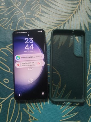Samsung S23 con Cover Verde