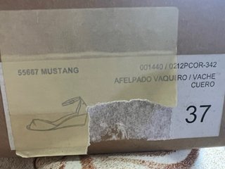 Sandalias Mustang cuña azul y beige