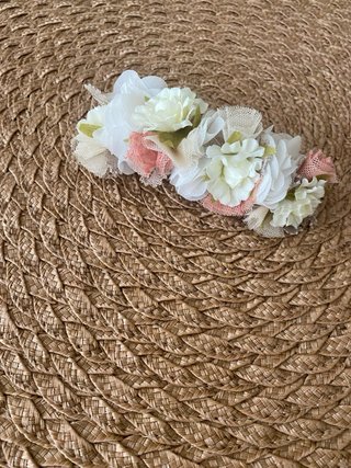 Pinza flores comunión/ceremonia rosa y blanco