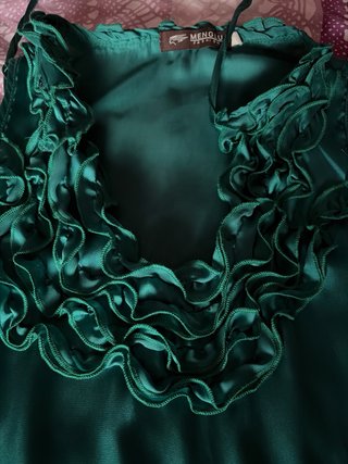 Camisa verde con volantes talla M