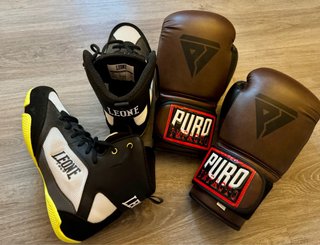 Botas y guantes de boxeo Leone Puro Impacto