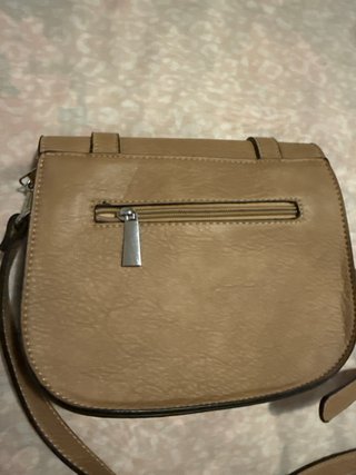 Bolso bandolera beige con hebillas