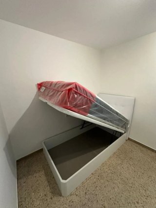 Letto a scomparsa bianco con materasso