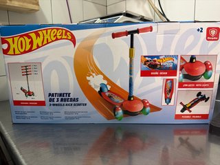 Patinete Hot Wheels 3 Ruedas con Luces