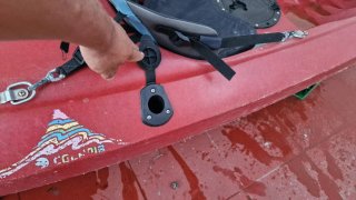 Kayak rojo para pesca
