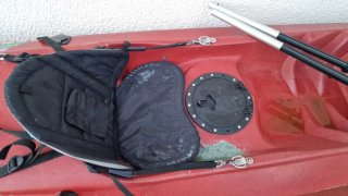 Kayak rojo para pesca