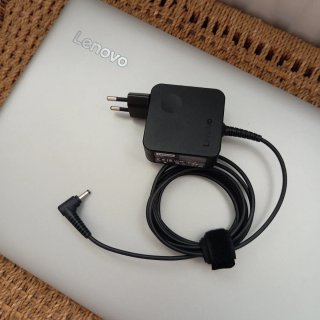 Portátil Lenovo + Cargador