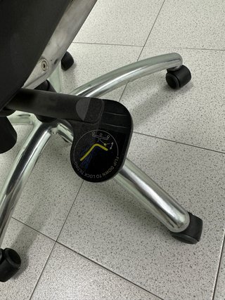 Silla de oficina Herpesa Negra