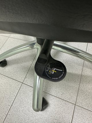 Silla de oficina Herpesa Negra