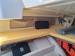 Beneteau Flyer 6.6  Sundeck (semi nueva)