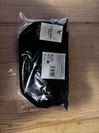 Neceser Calvin Klein "Essentials Night" - NUEVO