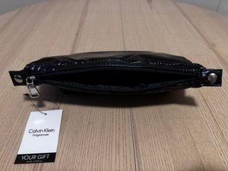 Neceser Calvin Klein "Essentials Night" - NUEVO