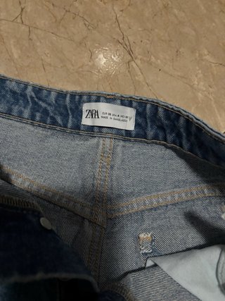 Pantalón corto vaquero desgastado