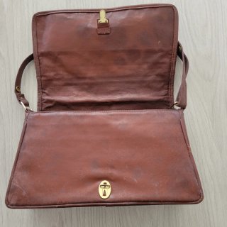 Bolso de piel marrón