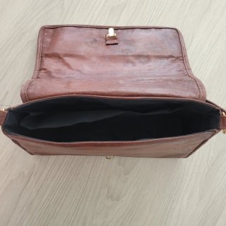 Bolso de piel marrón