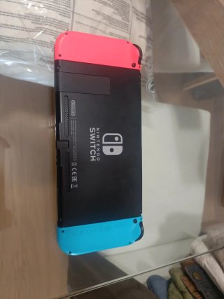 Nintendo Switch con caja + Accesorios
