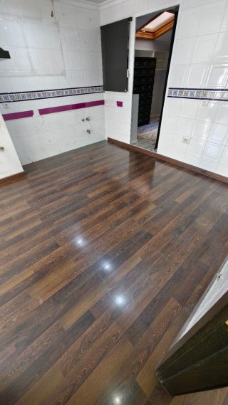 Tarima flotante madera oscura