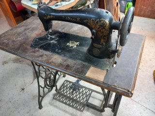 Máquina de Coser Antigua Singer