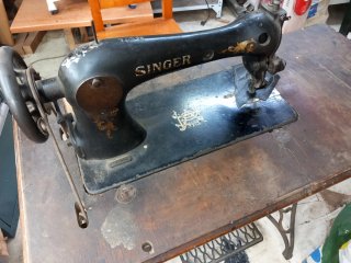 Máquina de Coser Antigua Singer