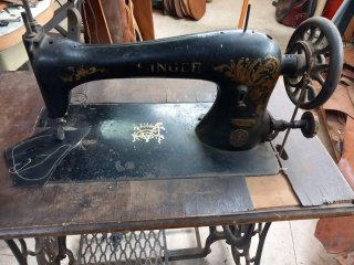 Máquina de Coser Antigua Singer