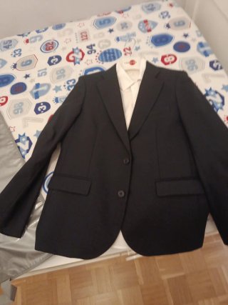 Chaqueta americana adolescente azul marino.