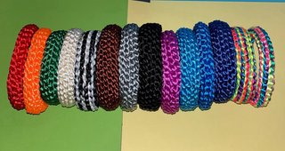 Pulseras de Crochet diferentes colores.