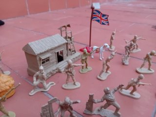 Figure militari di soldati in plastica