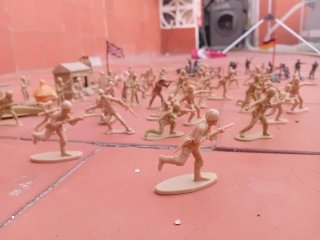 Figure militari di soldati in plastica
