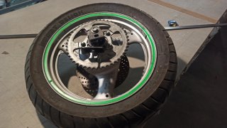 Rueda Suzuki GSX 750 F Pirelli Sport Demon