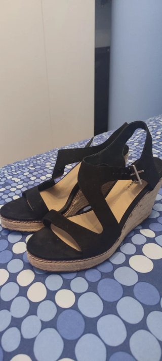 Cuñas negras con plataforma esparto