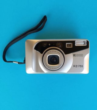Cámara analógica Ricoh RZ-735