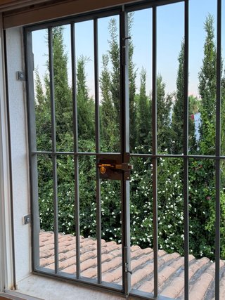 Reja/herrero / carpinteria metalica