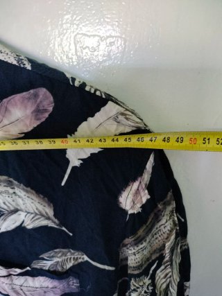 Camisa estampada de plumas