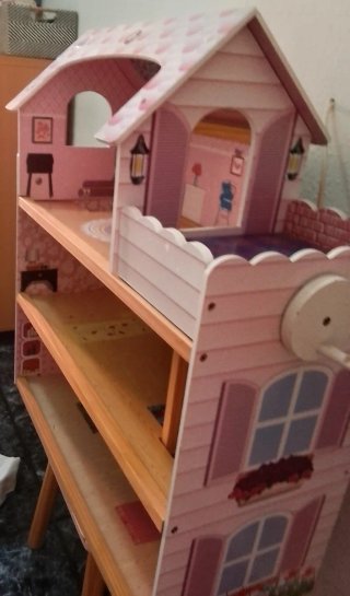 Casita de muñecas rosa