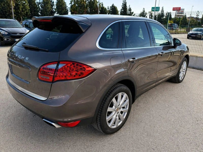 Porsche Cayenne 2012 - foto 1