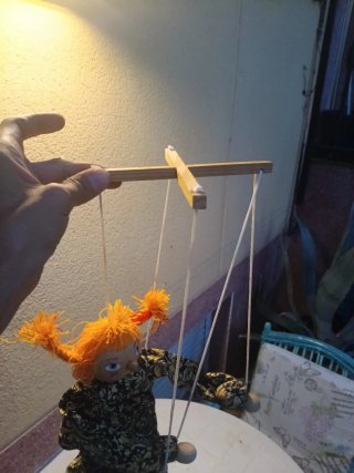 Marioneta de madera y tela