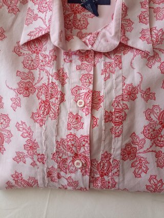 Camisa Gant floral rosa y roja